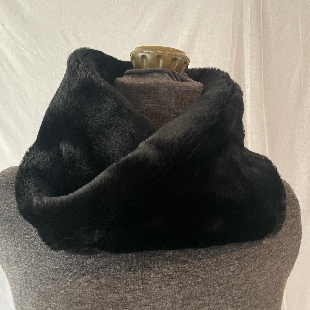 Black faux fur twisted cowl